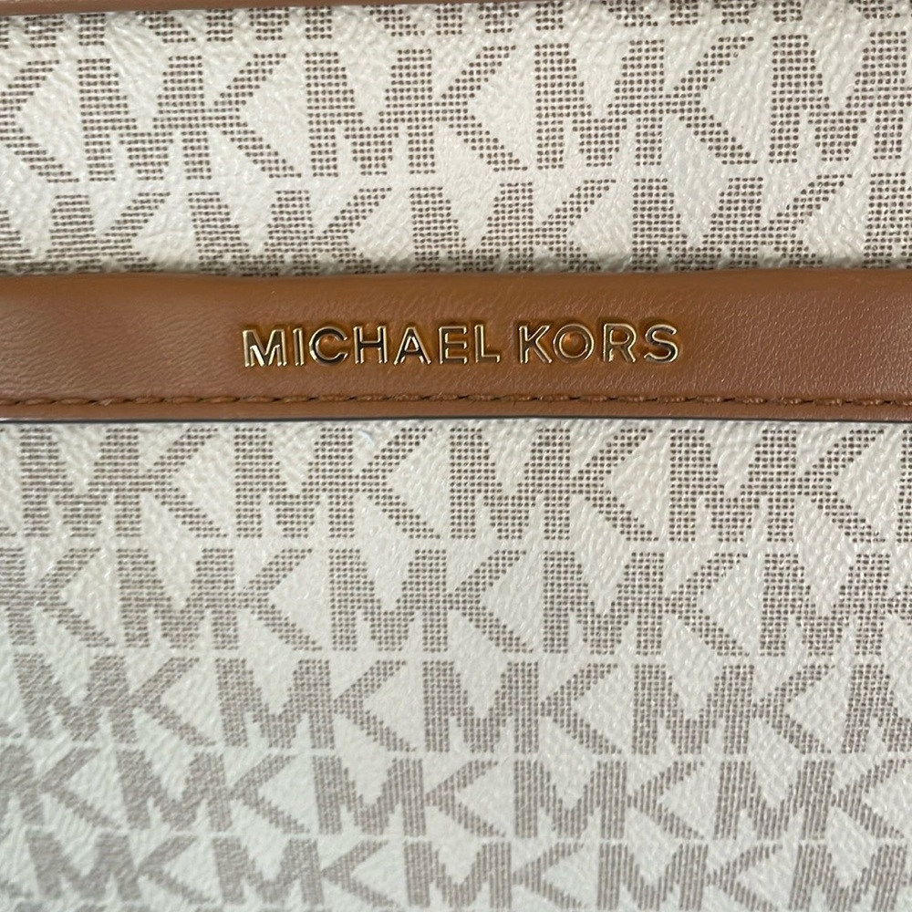 🌟HOST PICK🌟Stunning NWT Michael Kors Cream and Tan Backpack - Picture 2 of 10